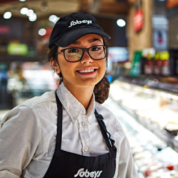 A picture of sobyes woman employe.